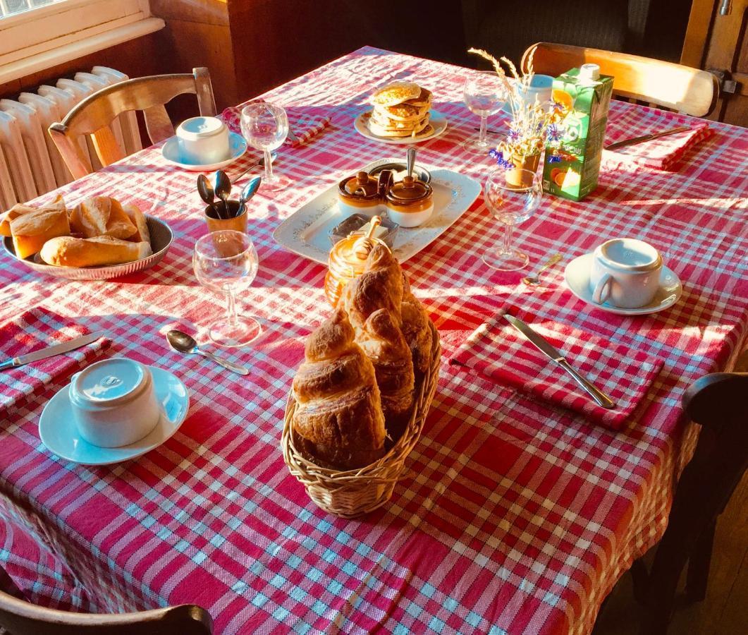 Chambres Chez L'Habitant Et Table D'Hotes Crocq "Le Vieil Hotel" מראה חיצוני תמונה